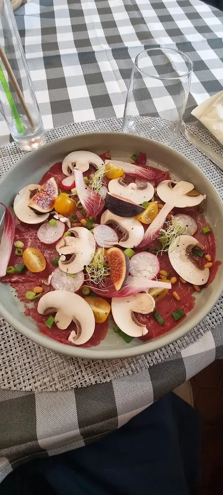 Carpaccio de Bœuf Huiles Aux Truffes Et Cebetes