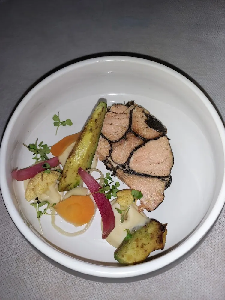 Saumon Mi Fumé Au Nord Mayonnaise Au Miso Et Ses Pickels