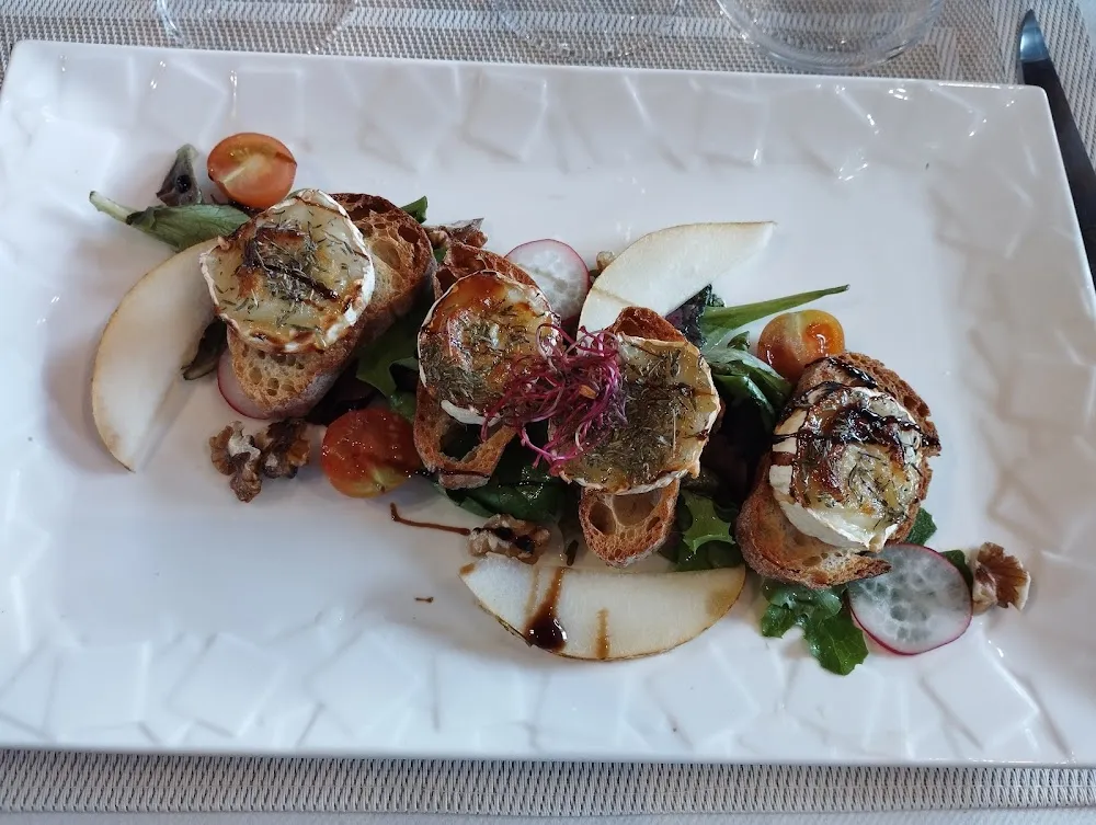 Toasts de Chèvre Chaud À la Fleur de Thym